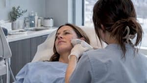 Clinician applying MFU handpiece for skin tightening